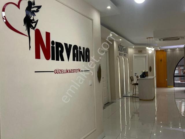 İzmitin Kalbinde Devasa Güzellik Salonu