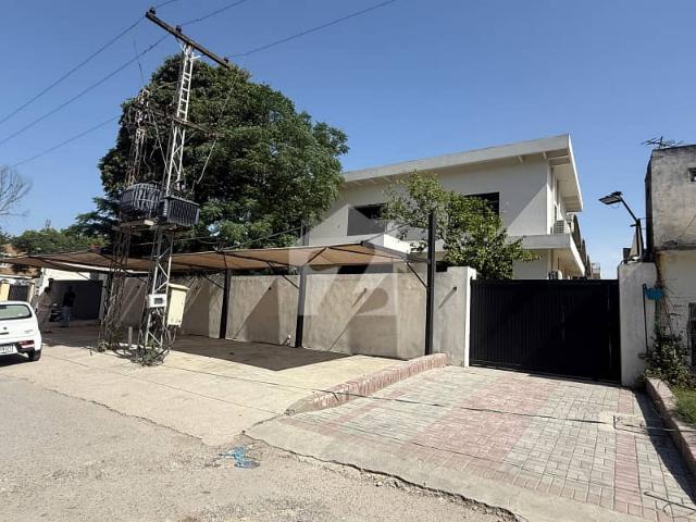 I 10/3 Commercial Building For SALE