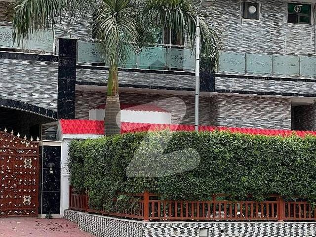 I 8/4. Duplex House Available For Rent. Tiles Flooring
