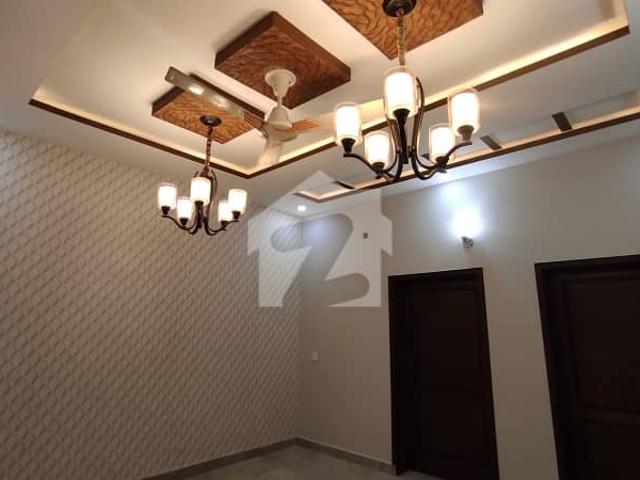 I 8/4 Size 600 Yards LUXURY TRIPLE Storey Livable House For Sale