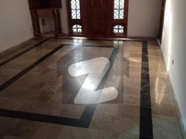 I 8/4 40*80 triple story house 7 bedrooms 2 kitchen available for office 4 lac final i 8/4