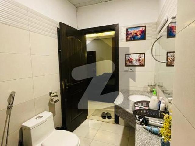 I 8/1 newly renovated corner flat 3 specious bed front open only for family 90k i 8/1
