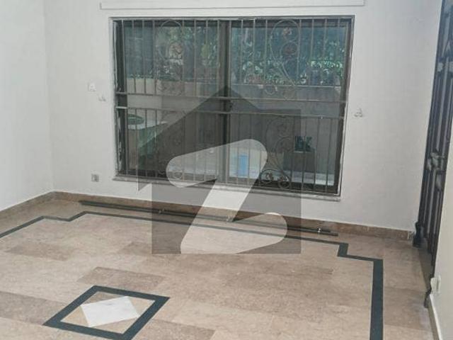 I 8/2 near to family park and metro station neat and clean ground portion 3 bed 3 bath 160k final