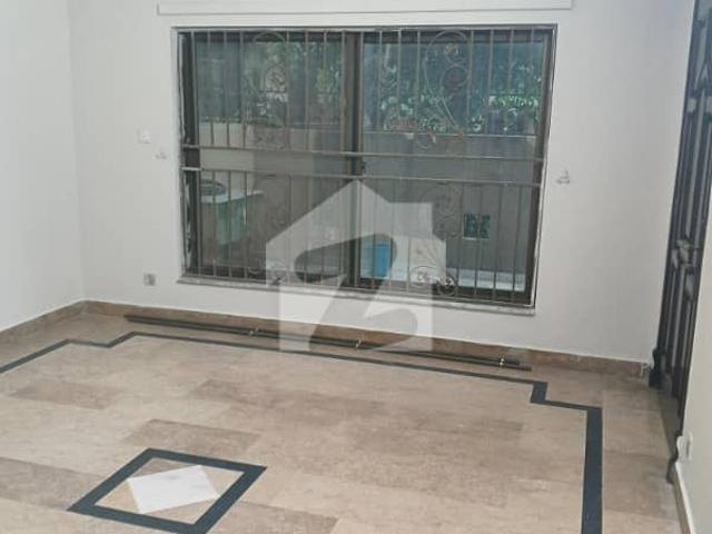 I 8/2 near to family park and metro station neat and clean ground portion 3 bed 3 bath 160k final
