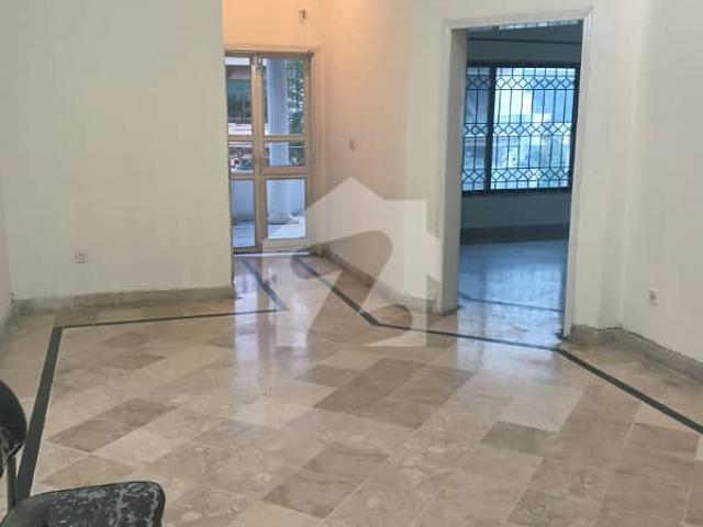 I 8/2 near to shifa hospital 12 marla upper portion 3 bed 2 bath marble flooring 110k final