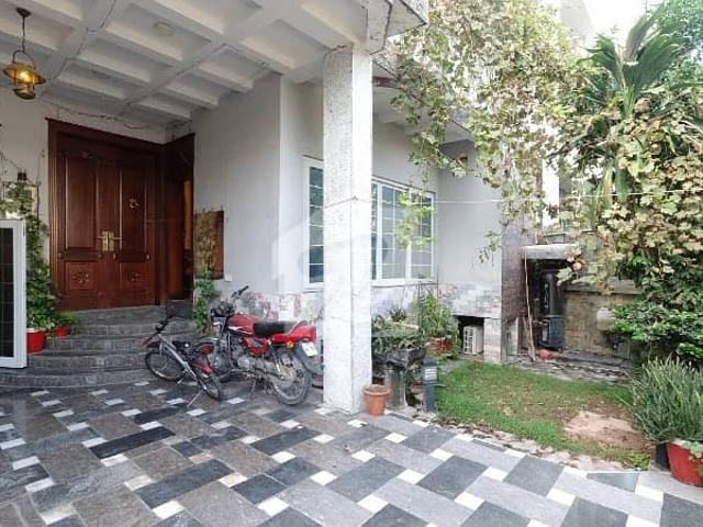 I 8/2 Triple Storey House Available For Sale In Beautiful Location