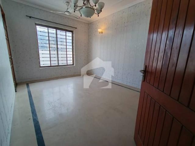 I 8/2 Upper Portion Sized 2800 Square Feet For Rent