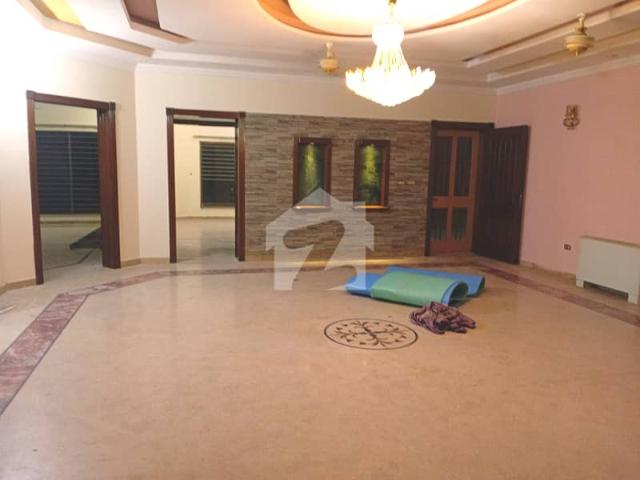 I 8/3 Near Kachnar Park Triple Storey House For Sale