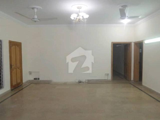 I 8/3 House Sized 12 Marla For Sale
