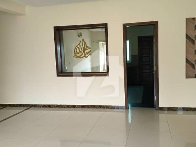 I 8/3 very near to kachnar park lush 01 kanal independent upper portion 3 bed 4 bath 260k final