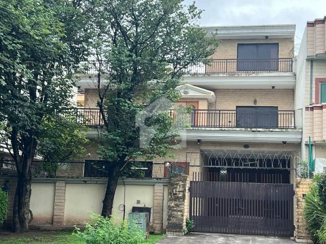 I 8/3.40x80 Double Story House Park Available For Rent Ideal Location