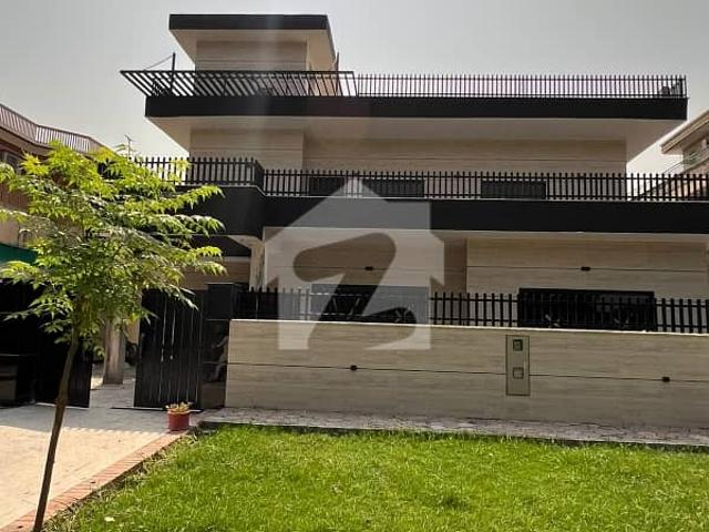 I 8.1kanal Double Storey House Available For Rent Ideal Location More Options Available