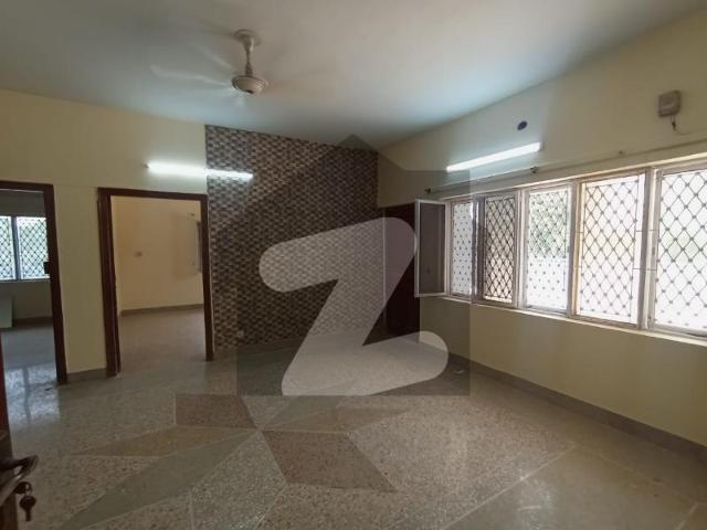 I 8/3 40x80. Fuly Renovated Double Storey House. Available For Rent Near Park Ideal Location For More Options Available. Tiles flooring I 8/3