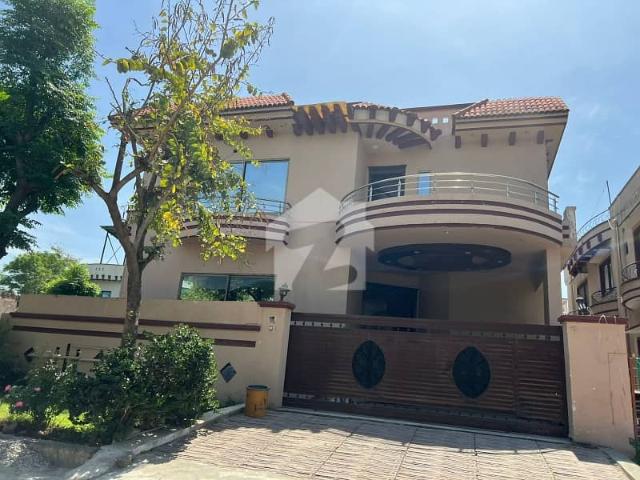 I 8 40x80. Tarple story House Available For Rent More Options Available. Schools purpose Big garden near i 8 markaz