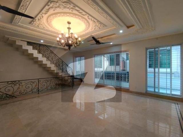 I 8 Corner 600gz House for Sale in Prime Location I 8
