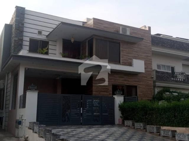 I 8 Beautiful Brand New Besment Available For Rent