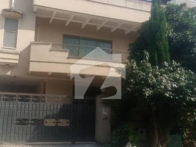 I 8 Beautiful Ground Portion For Rent