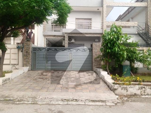 I 8 Beautiful Upper Portion For Rent
