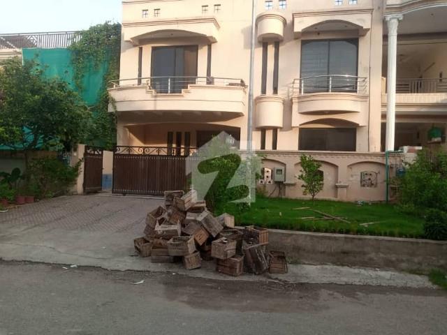 I 8 Beautiful Upper Portion For Rent