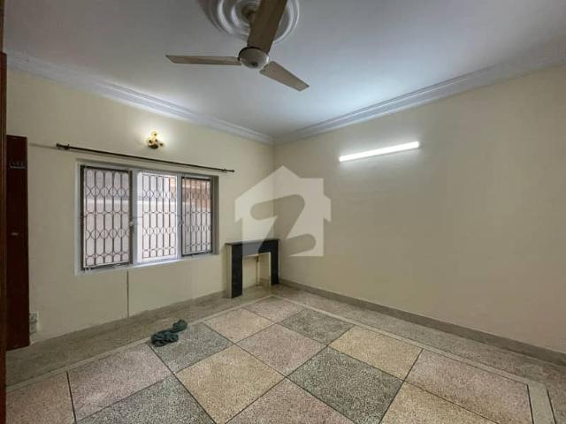 I 8 Full House Available For Rent Best Location For Family