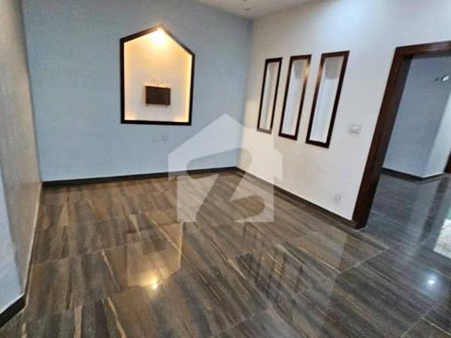 I 8 Full House Available For Rent Ideal Location