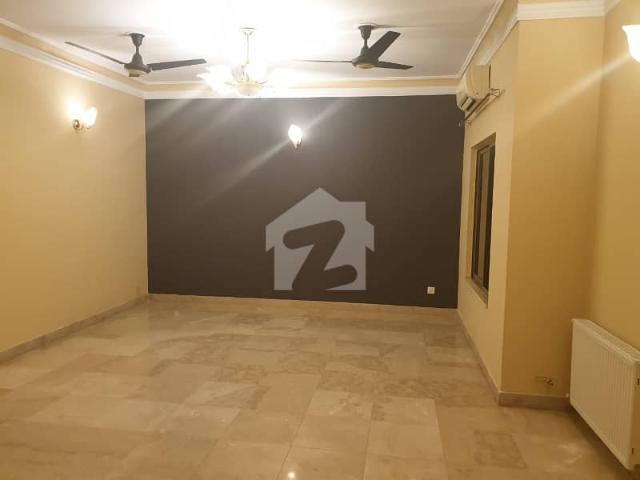 I 8 Full House Having 6 Bedrooms For Rent In Good Condition