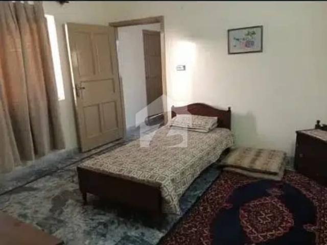 I 8 Furnished Room For Female