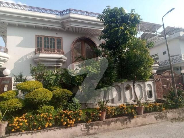 I 8 One Kanal Neet And Clean Upper Poration For Rent