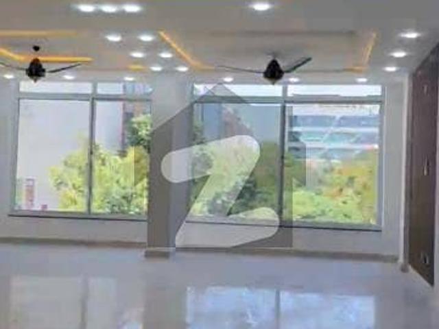 I 8 markaz 1st floor newly renovated 1100 sqft office with bath and kitchen 275k