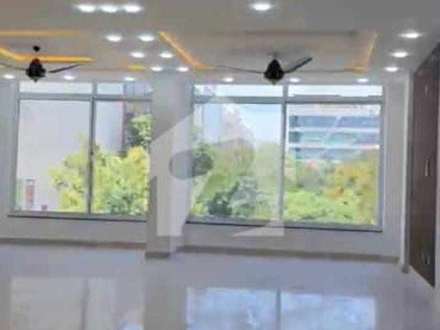 I 8 markaz 1st floor newly renovated 1100 sqft office with bath and kitchen 275k