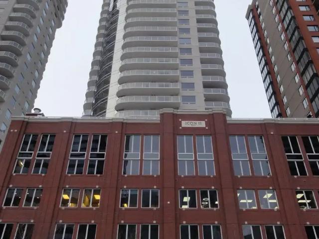 24th floor executive unit perfect for professionals