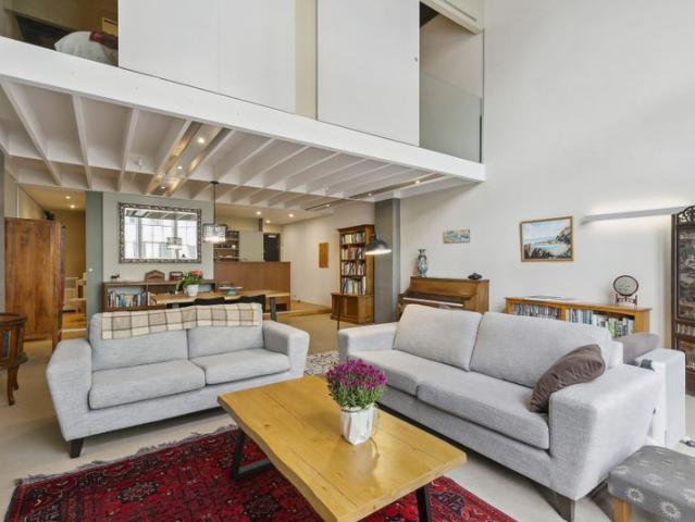 Iconic Shed 21 City Side Apartment
