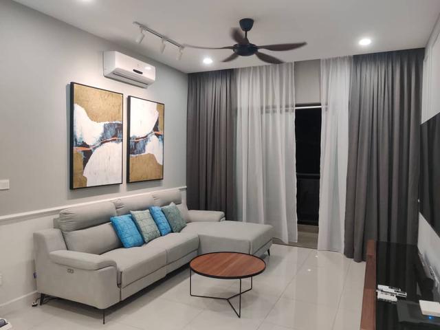 Iconic Skies 1483sqft Fully Furnish Reno 2 Car Park