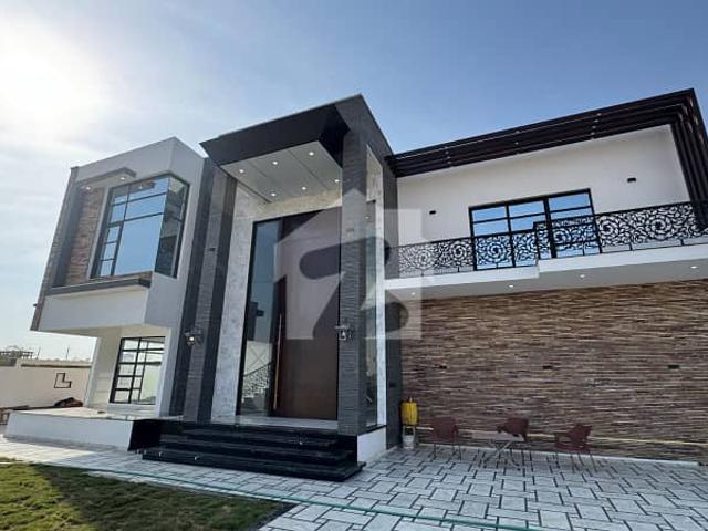Iconic ultra luxury mansion for sale precinct 17 bahria town karachi