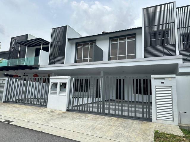 Icornia garden Big double storey terrace house Brand new