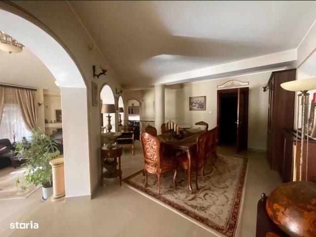 Iancu Nicolae: Vila impresionanta, cu piscina si teren de 1500mp