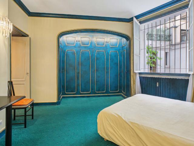 ID 424 Pont de L'Alma/ Quai D'Orsay, Paris Amsterdam Apartments for Rent