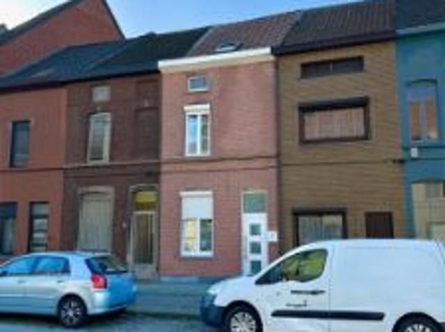 Ideaal gelegen gezinswoning met 4 slaapkamers op centrale l