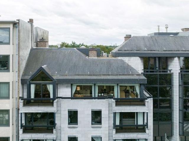 Ideaal gelegen luxe penthouse van 253m2 met ruim terras te