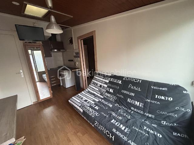 IDEAL AU INVESTISSEUR 2 STUDIO 11M² CHACUN dans une allée de box sécurise très proche du TRAM T9 5 minute à pied LE PRIX NEGOCIABLE