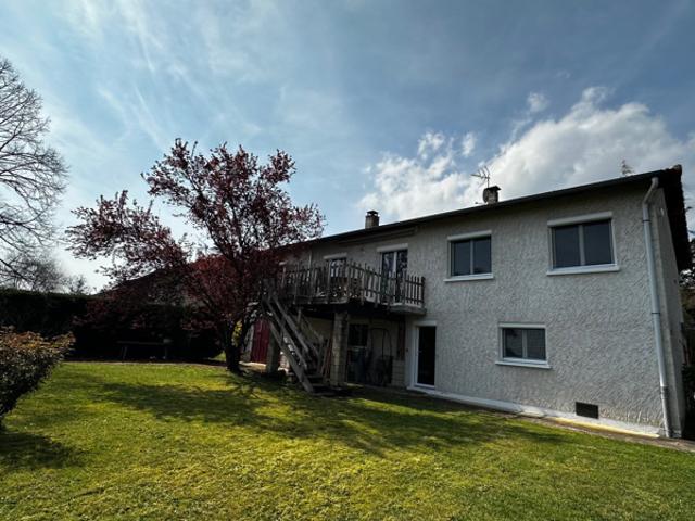 Idéal famille, maison spacieuse, 4 chambres + bureau, dépend