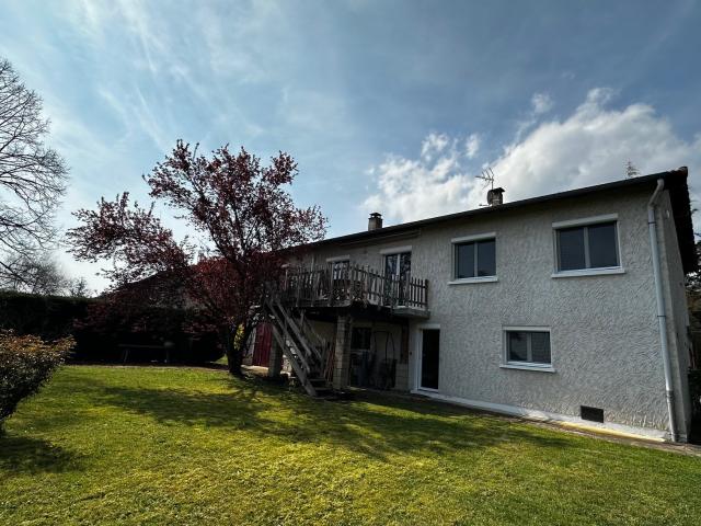 Idéal famille, maison spacieuse, 4 chambres + bureau, dépendances, 4 400 m2 de terrain