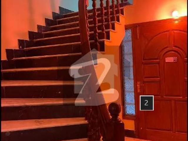 House is available deal for school and office sindhi muslim society block a