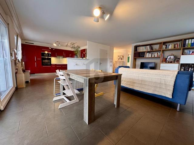 IDEAL FÜR FAMILIEN MIT GERÄUMIGER TERRASSE UND BALKON