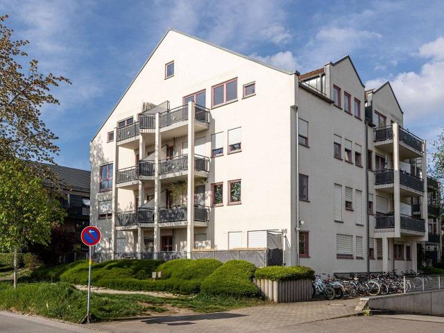 Ideal für Singles oder Paare ! 2 Zimmer Wohnung mit Balkon & separater Küche