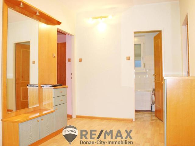 Ideal geschnittene 3 Zimmer Eigentumswohnung mit verglaster Loggia