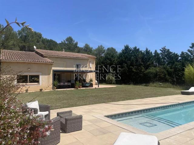 Idéal grande famille • Propriété 7 ch, piscine & fort potent. 245m² Brignoles