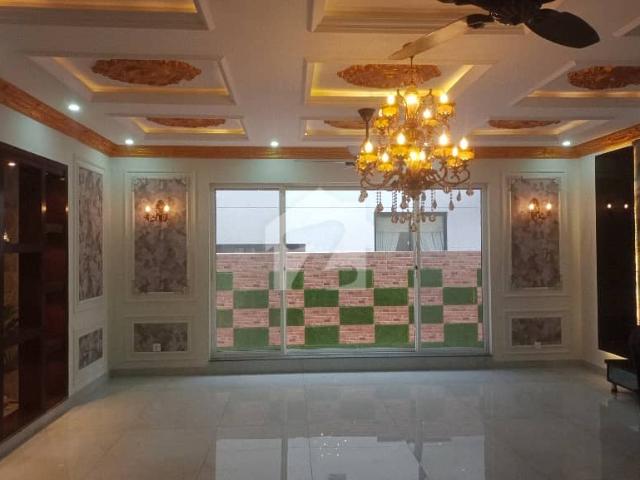 Ideal House In Lahore Available For Rs. 60000