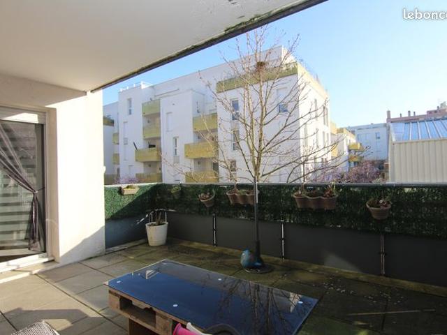 IDEAL INVESTISSEMENT Beau T3 Vénissieux avec terrasse et garage fermé