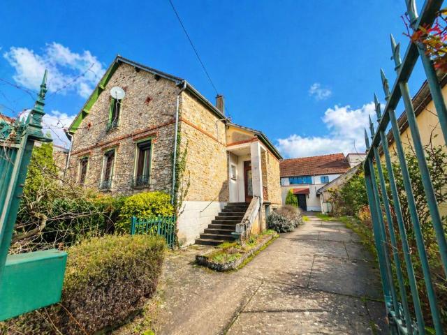 IDEAL INVESTISSEUR: Ensemble immobilier composé d'une maison de 110 m2 et d'un bâtiment aménagé de 170m sur so